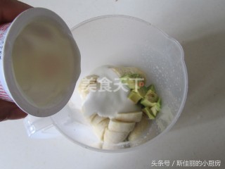 牛油果香蕉奶昔的做法步骤：4