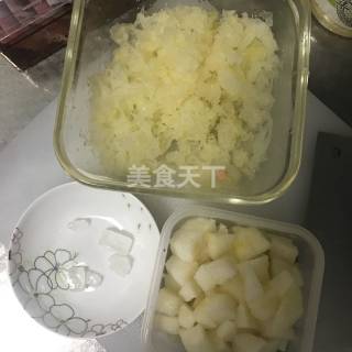 雪梨银耳汤的做法步骤：2